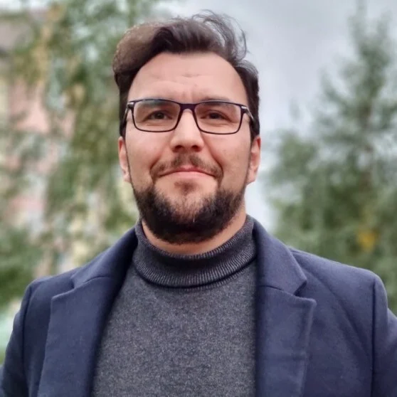 تیم آذر آنلاین- بابک نصیری باویل